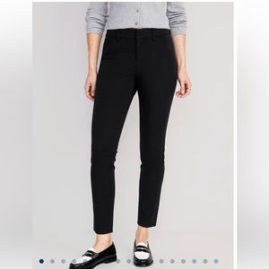 Old navy pixy mid rise pants size 4